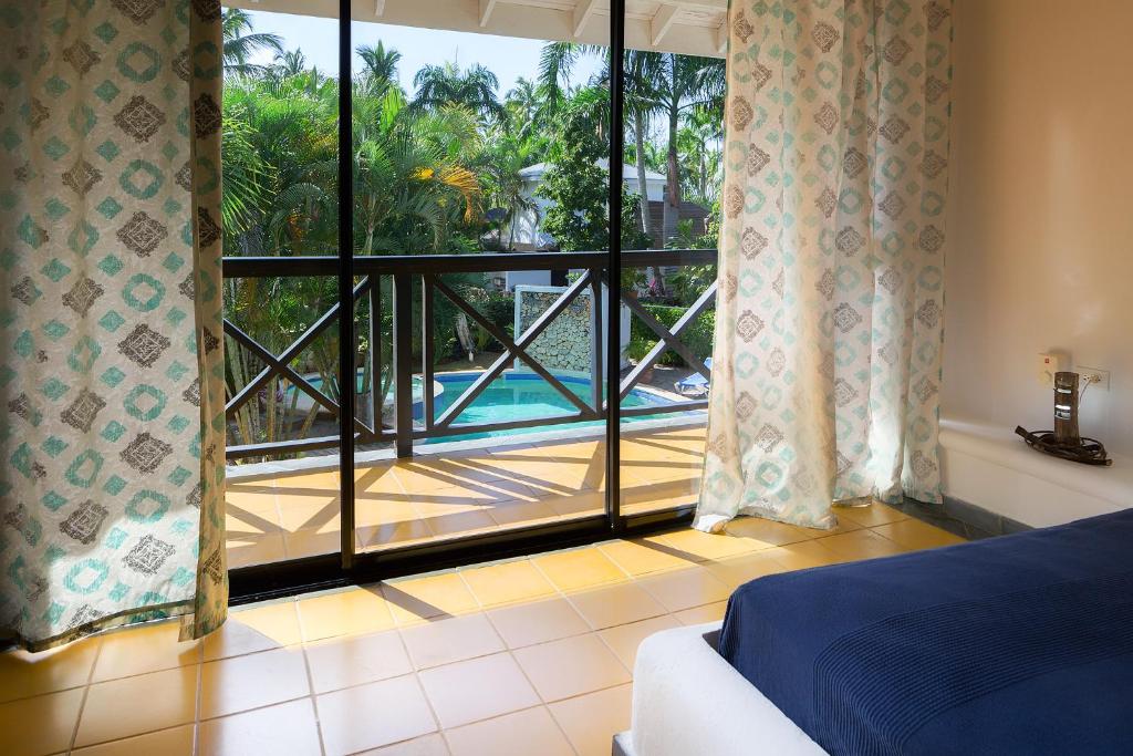 Bazén v ubytování Condo Hotel Playa Las Ballenas nebo v jeho okolí