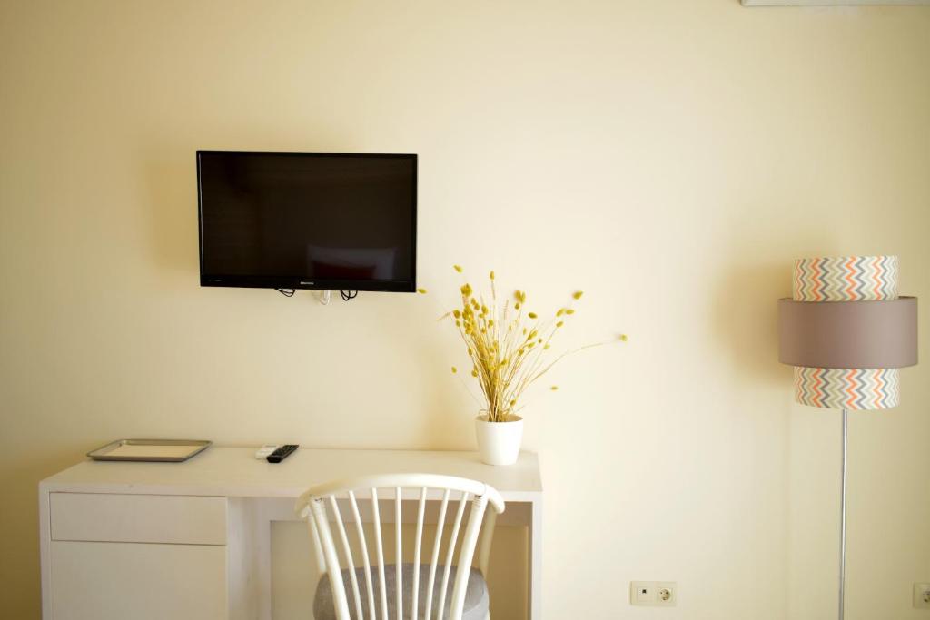 TV a/nebo společenská místnost v ubytování Ouril Hotel Agueda
