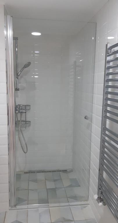 A bathroom at Tempo Life Apartman