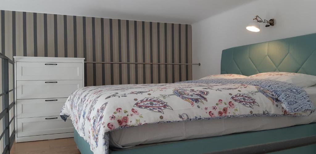 A bed or beds in a room at Tempo Life Apartman