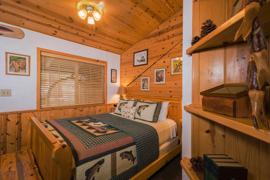 Fireside Lodge - Queen Bed Met Optionele Twin Bed - Veld En Stroom