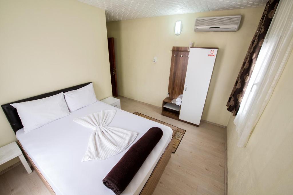 Yellow Rose Pansiyon - Tweepersoonskamer Met Douche En Airconditioning