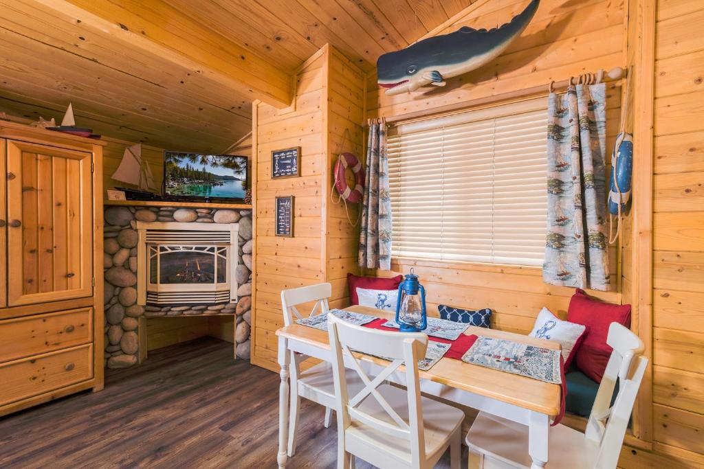 Fireside Lodge - Sala Familiar Con Litera