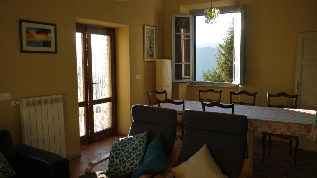 Posezení v ubytování piscina con vista