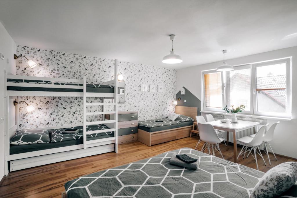 Postel nebo postele na pokoji v ubytování Penzion V Roklich & Apartmens V Roklich
