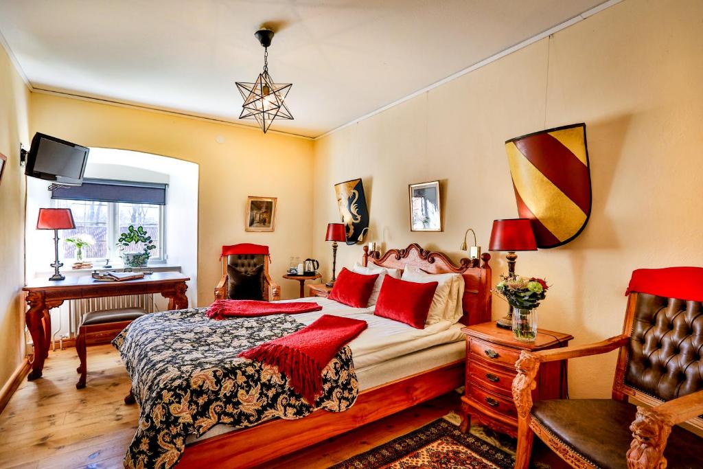 Postel nebo postele na pokoji v ubytování Vadstena Klosterhotell Konferens & Spa