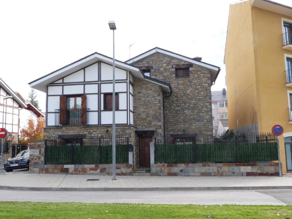 Edifici on està situat la casa o xalet