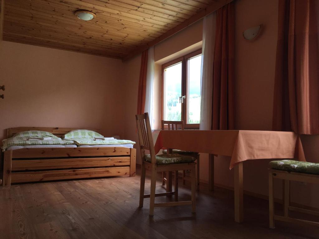 Postel nebo postele na pokoji v ubytování Urlaub im Zirbenland