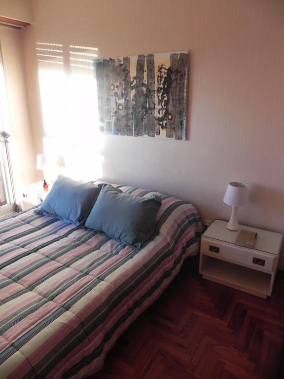 En eller flere senge i et værelse på departamento al mar