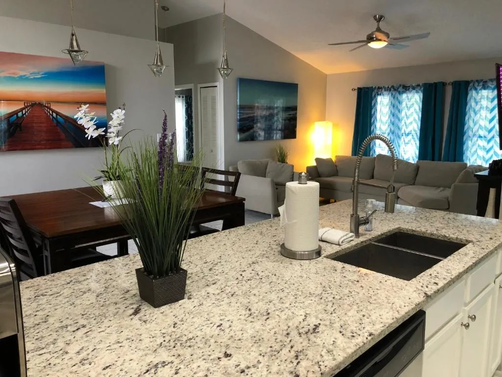 NEW! Pool Lakefront Villa, Orlando, Statele Unite ale Americii