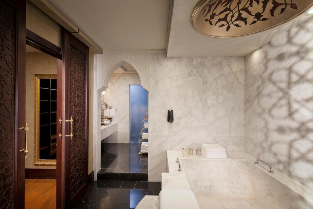 Koupelna v ubytování Jumeirah Zabeel Saray Dubai