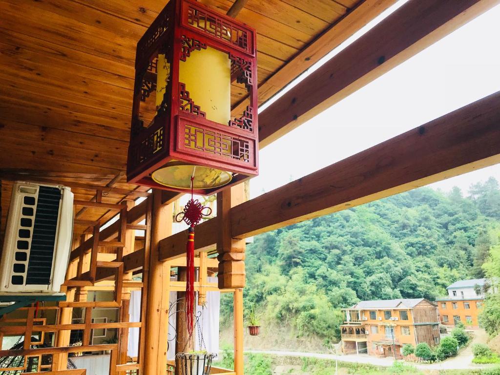 遇见·子云涧客栈（杨家界门票站）的阳台或露台