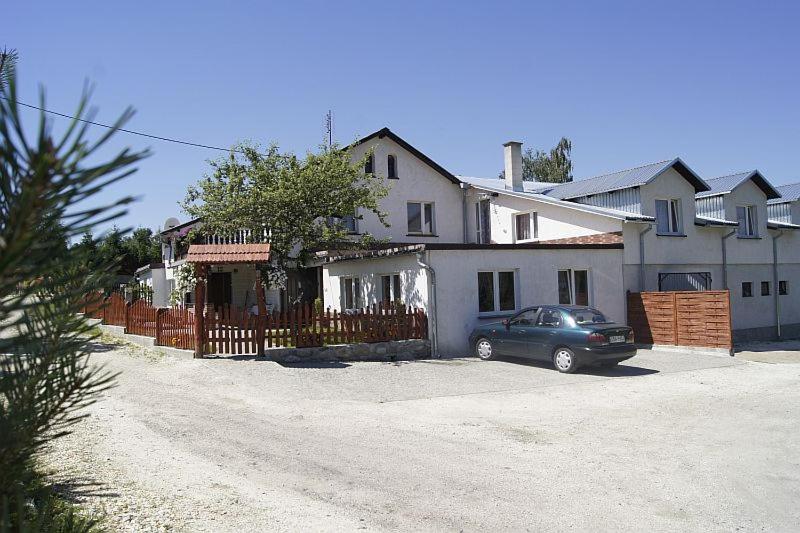 a car parked in front of a house at AGROTURYSTYKA POD ŚNIEŻNĄ in Bystrzyca Kłodzka