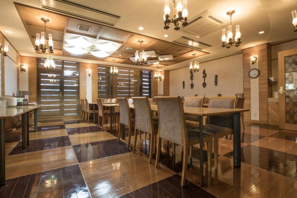 Restaurace v ubytování Refre Hotel