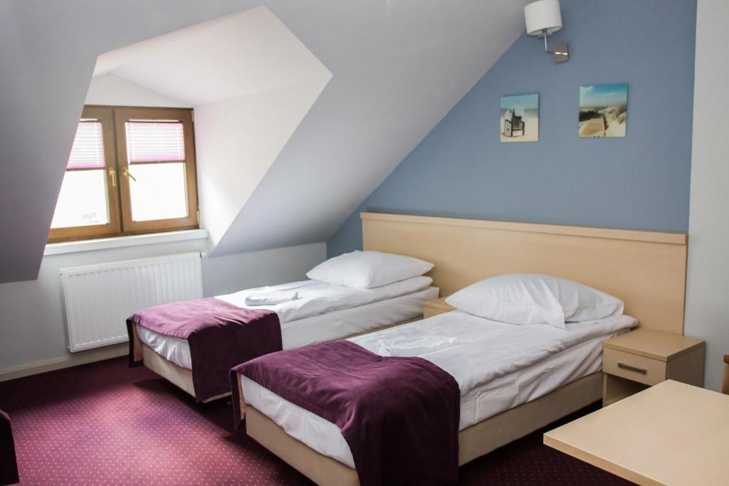 Dworek Jabłonna - 1