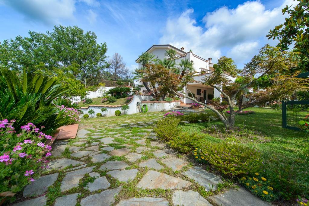 Vonkajšia záhrada v ubytovaní B&B Li Fringi