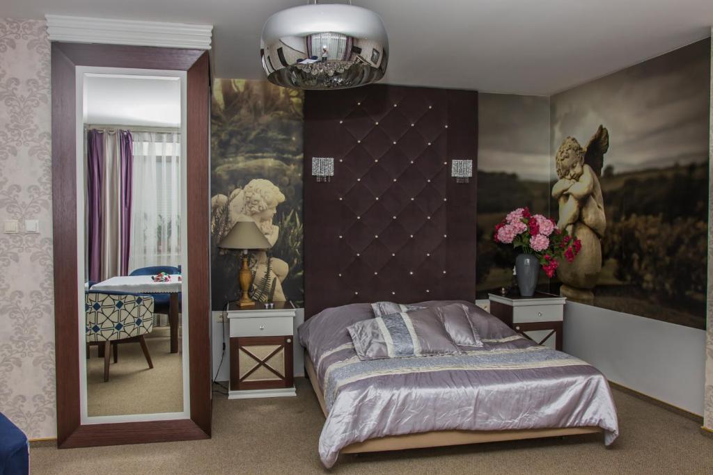Dworek Jabłonna - Large Double Room