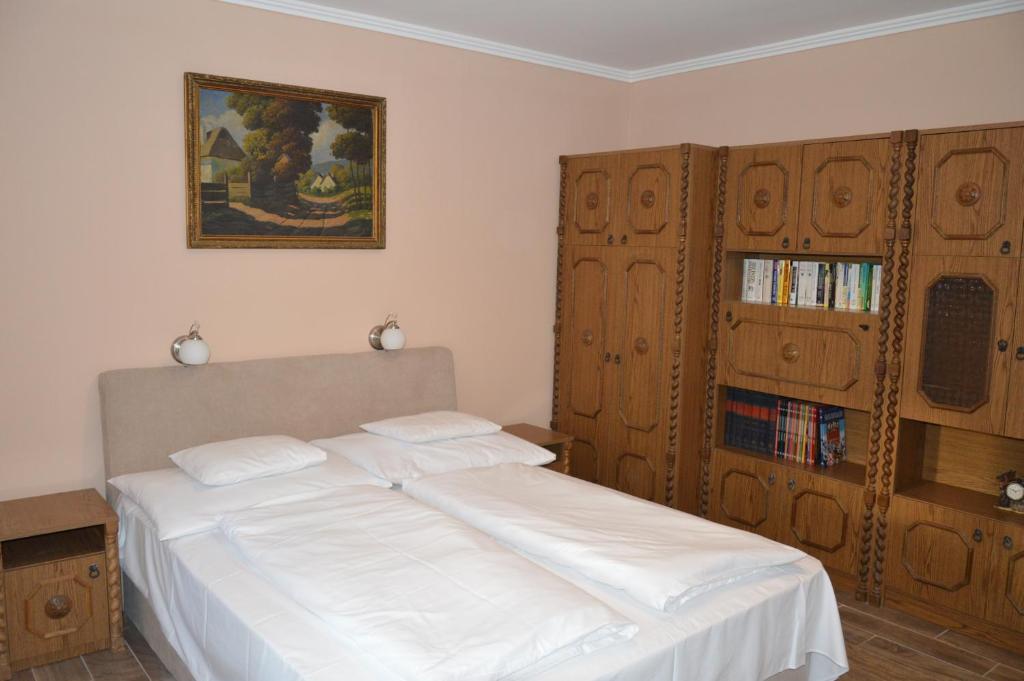 Posteľ alebo postele v izbe v ubytovaní Varga Apartman Hévíz
