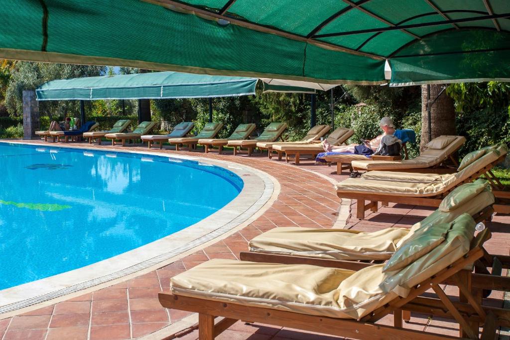 Bazén v ubytování Rebin Beach Hotel nebo v jeho okolí