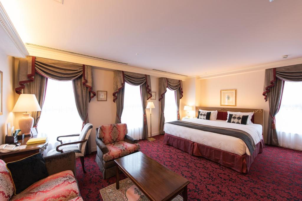 Postel nebo postele na pokoji v ubytování Kobe Kitano Hotel