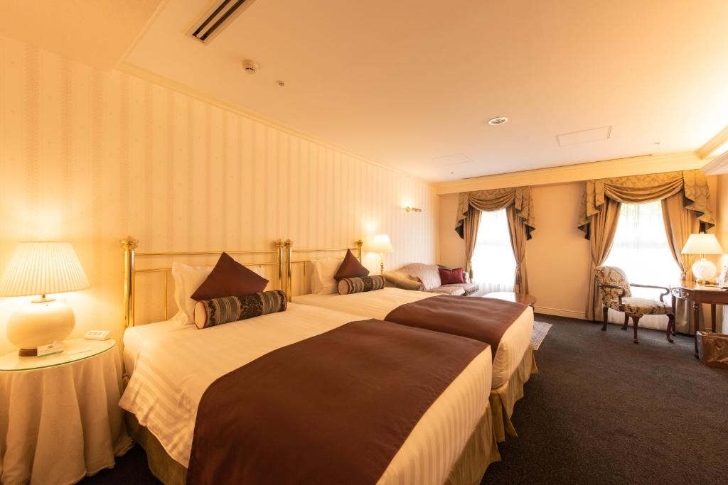 Postel nebo postele na pokoji v ubytování Kobe Kitano Hotel