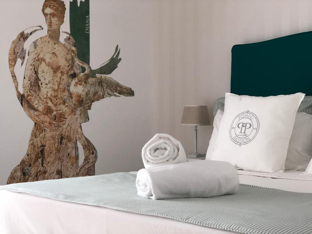 Łóżko lub łóżka w pokoju w obiekcie B&B Pompei Passion