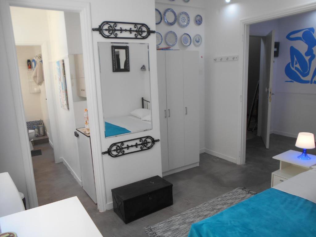 Posteľ alebo postele v izbe v ubytovaní Monastiraki flea market & metro station appartment