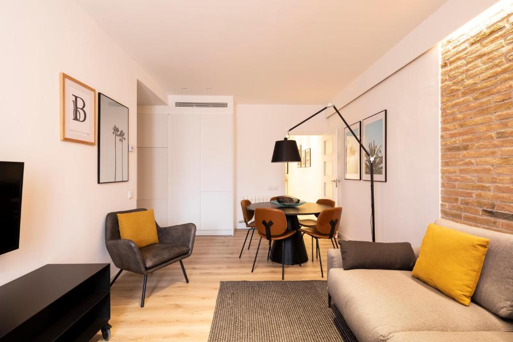A seating area at Aspasios Sagrada Familia Apartments