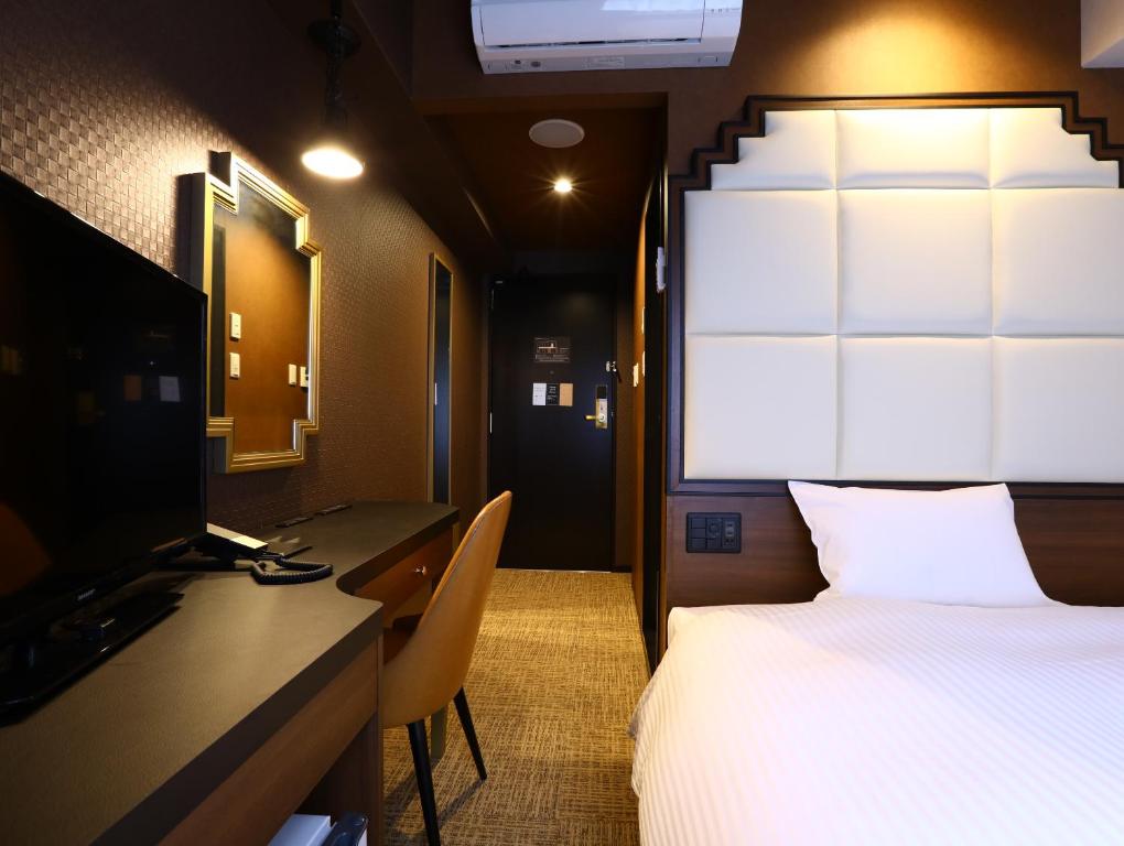 Postel nebo postele na pokoji v ubytování Hotel Wing International Select Osaka Umeda