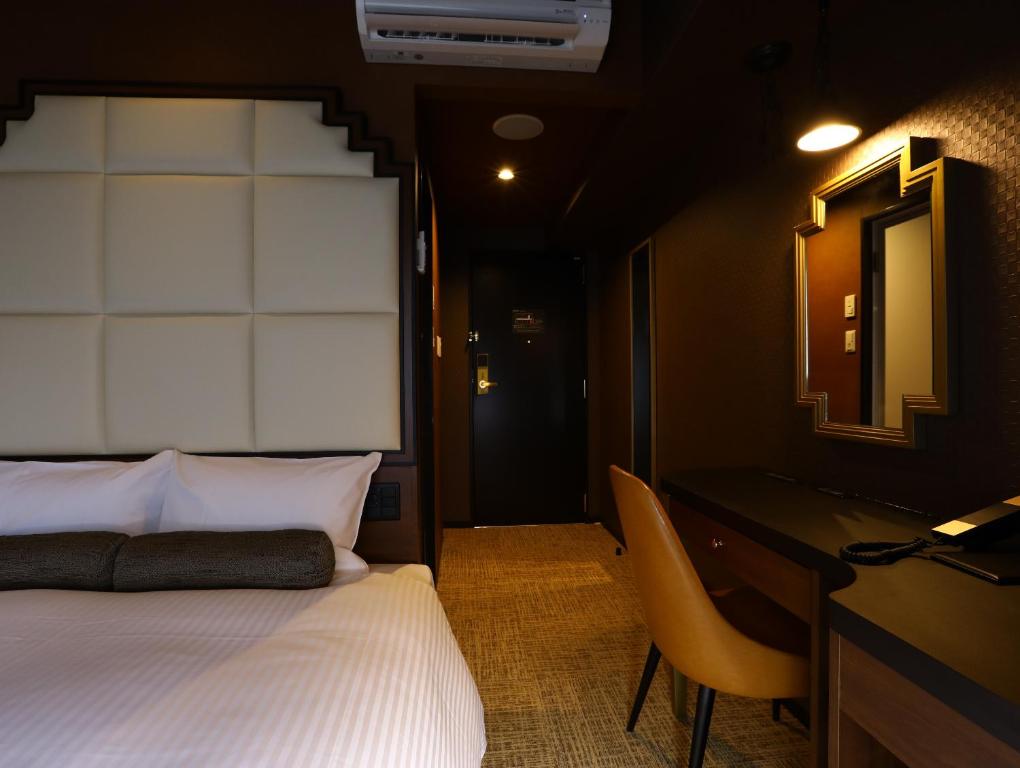 Postel nebo postele na pokoji v ubytování Hotel Wing International Select Osaka Umeda