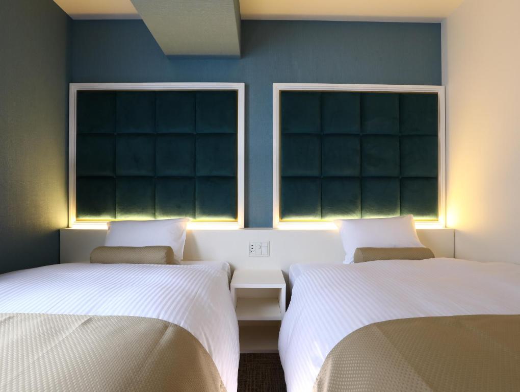 Postel nebo postele na pokoji v ubytování Hotel Wing International Select Osaka Umeda