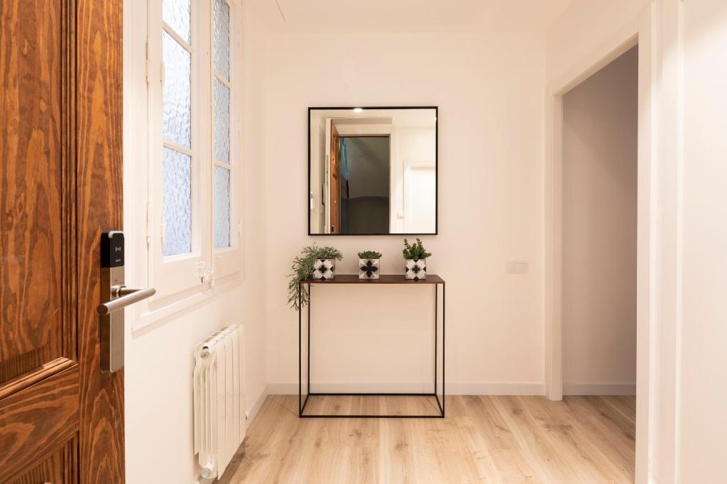 A kitchen or kitchenette at Aspasios Sagrada Familia Apartments