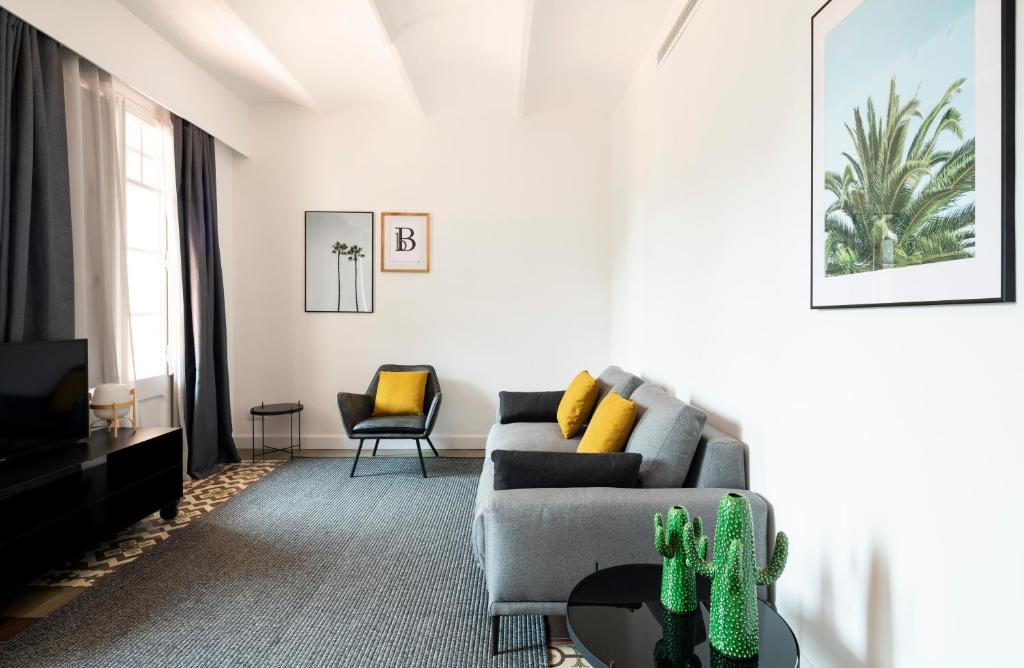 A seating area at Aspasios Sagrada Familia Apartments