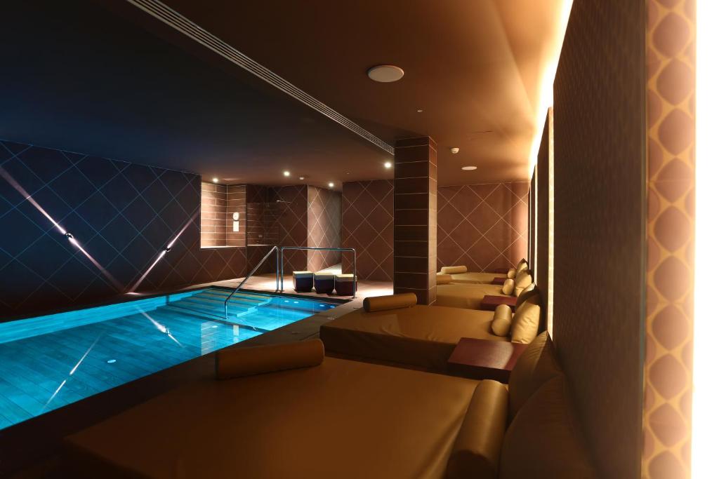 Bazén v ubytování Mar Azul Pur Estil Hotel & Spa nebo v jeho okolí