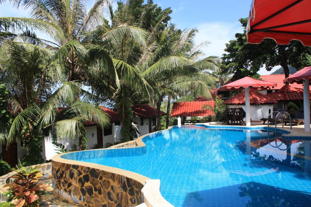 Bazén v ubytování Top Resort nebo v jeho okolí