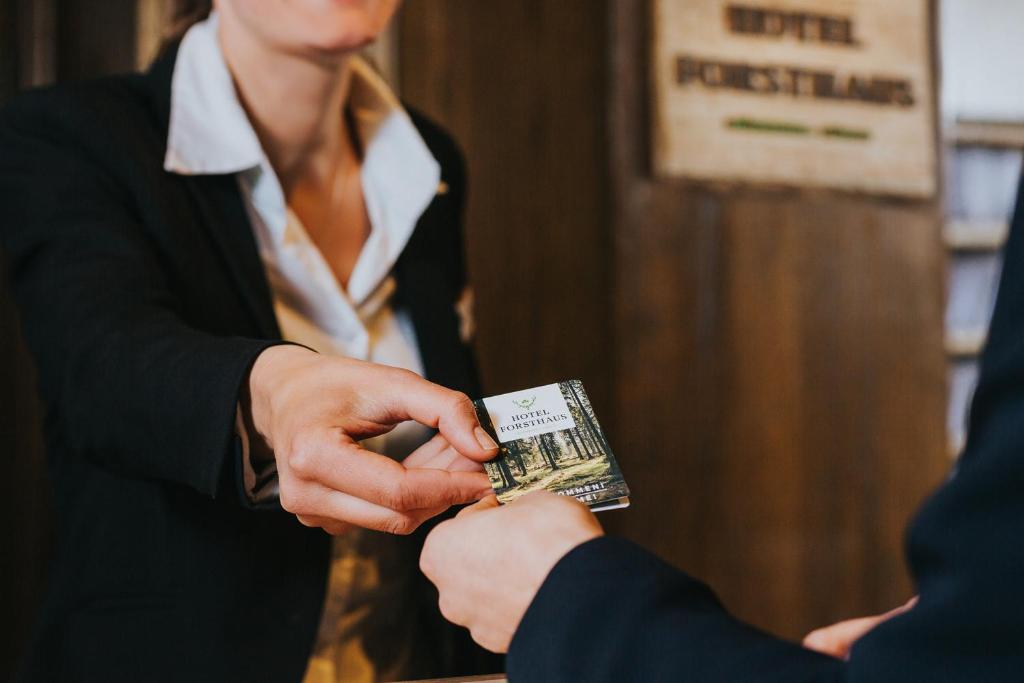 Členové personálu v ubytování Hotel Forsthaus Nürnberg Fürth