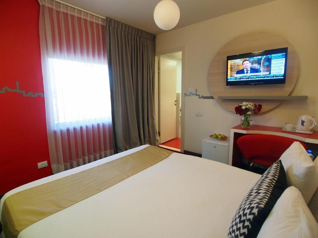 Uma cama ou camas num quarto em Grand Park Hotel Jerusalem