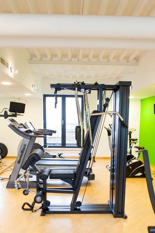 Fitness centrum a/nebo fitness zařízení v ubytování Hotel Le Châtelain