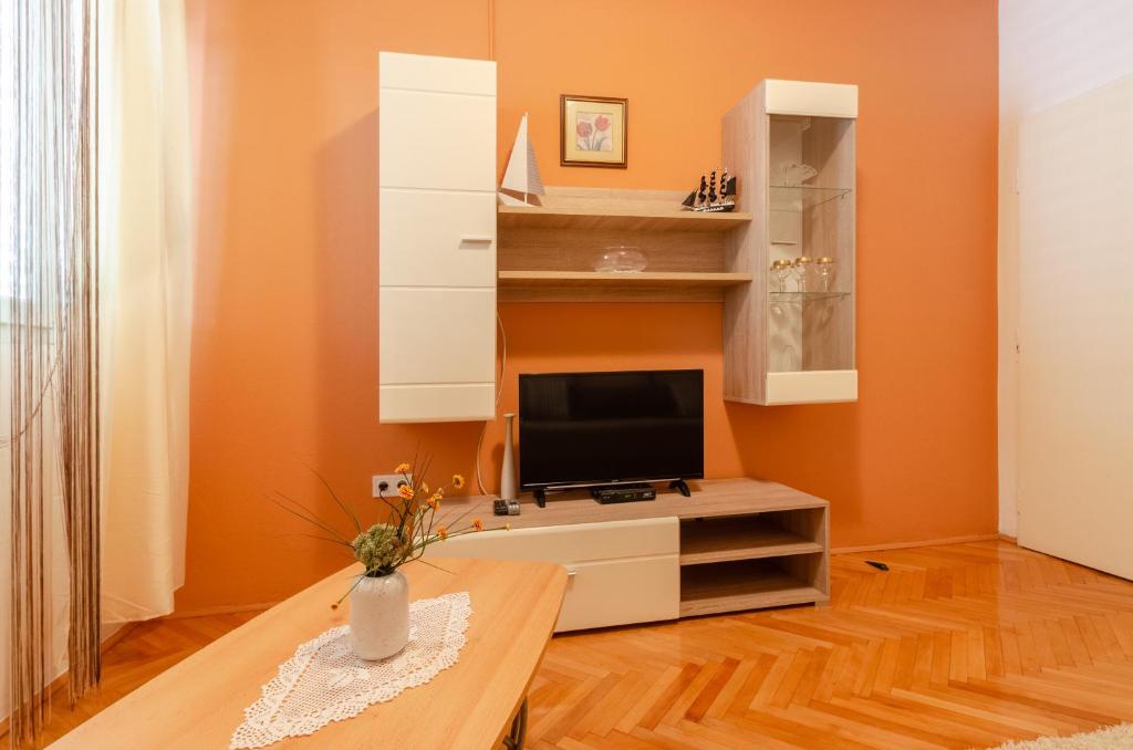 Телевизор и/или развлекательный центр в Apartments Ranko
