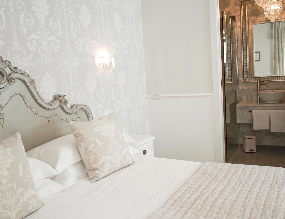 Le Sei Dame - Deluxe Double Room With Castle View