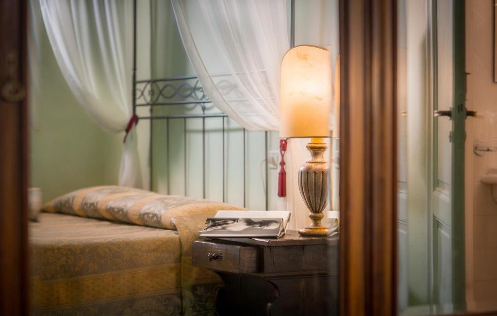 Hotel Torre Guelfa Palazzo Acciaiuoli - Resim 39