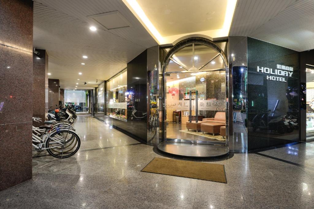 a shopping mall with a motorcycle in a display case at Kaja Hotel in Kaohsiung