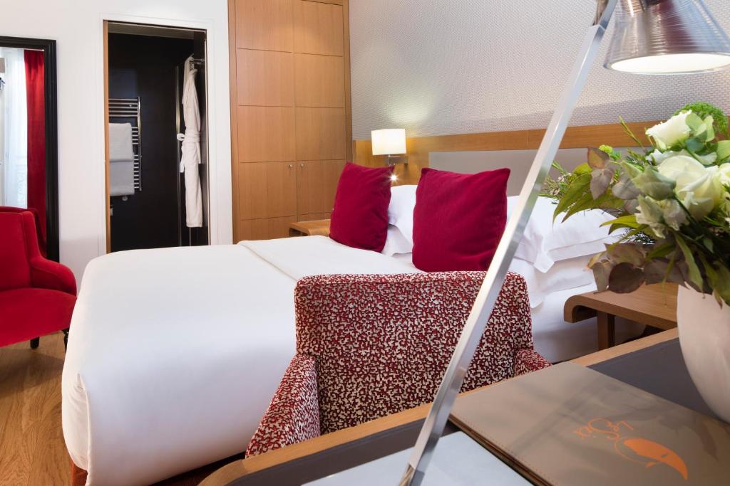 Postel nebo postele na pokoji v ubytování Hotel Le Six