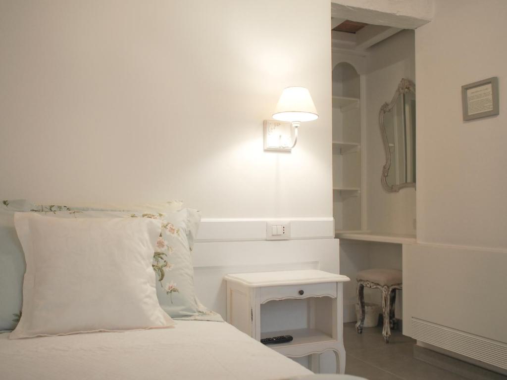 Le Sei Dame - Single Room With Private Bathroom