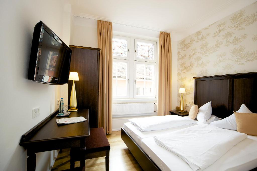 Postel nebo postele na pokoji v ubytování Romantik Hotel Barbarossa