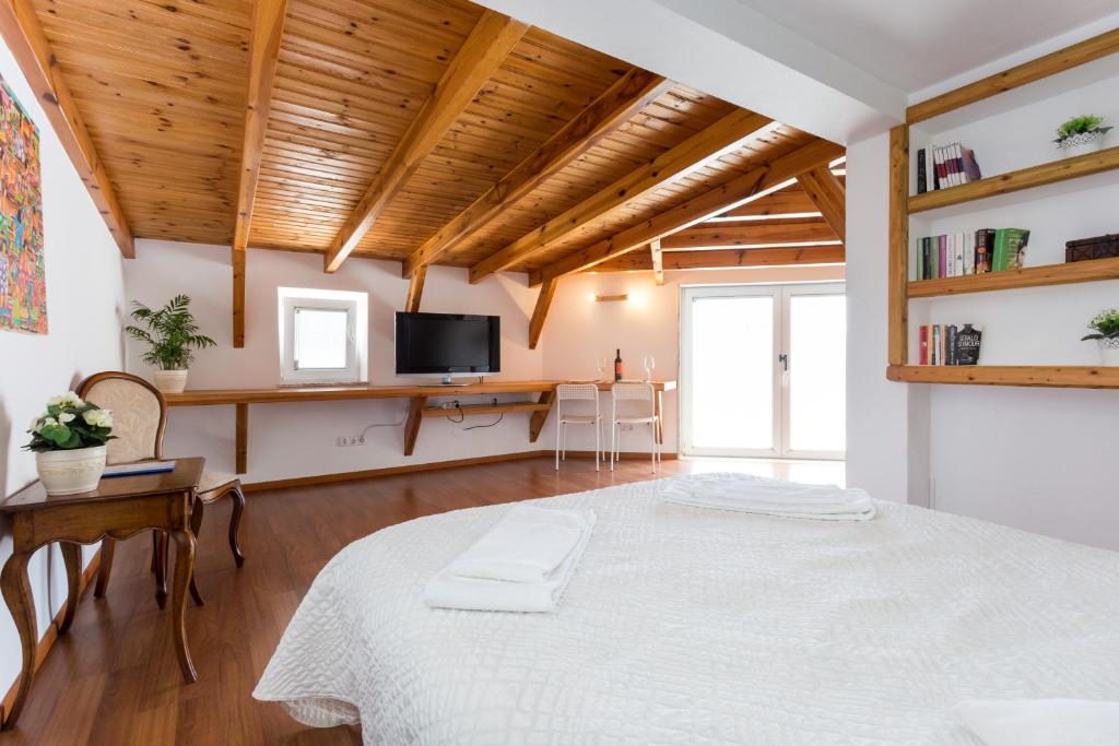 Carol's Beco Apartments - 18