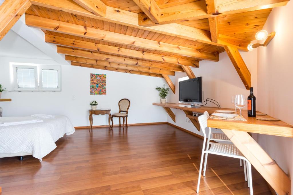 Carol's Beco Apartments - 17