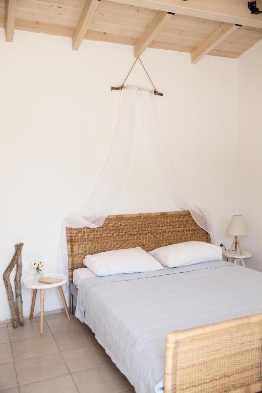 Sanidiamonds - Economy Double Room