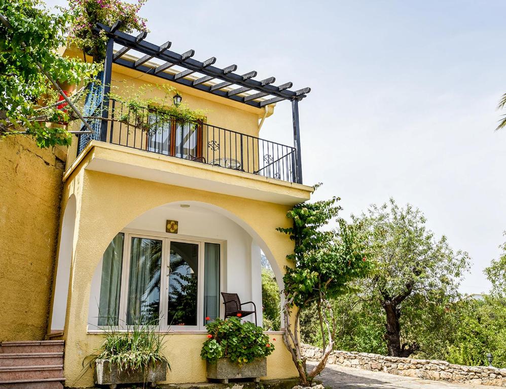 Bellapais Gardens - Chambre Double De Luxe Avec Balcon Et Vue En Mer