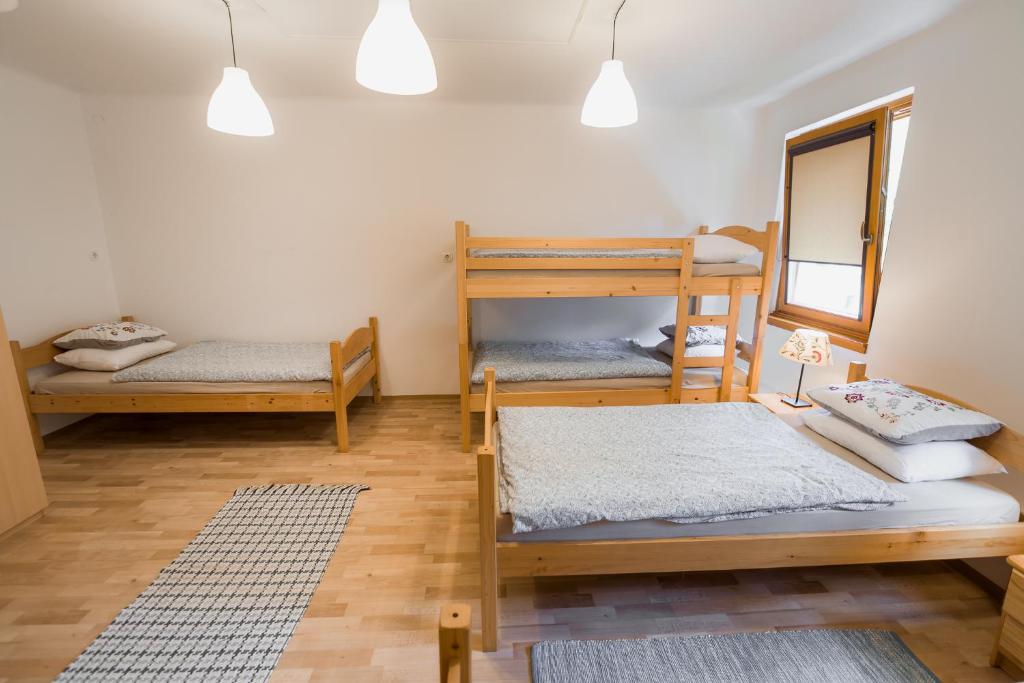 Postel nebo postele na pokoji v ubytování Rooms Kozmus